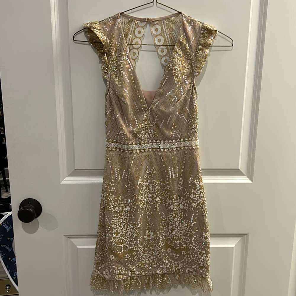 great dress to wear to a formal event it’s a extra small